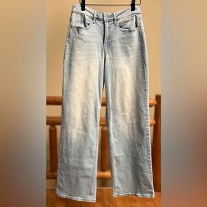 Old Navy High Rise WOW Wide Leg Jeans
Size 4 • Light Wash